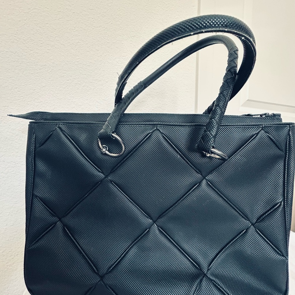 Bottega Veneta Black Tote with Quilted Design and Structured Shape - Picture 2 of 11